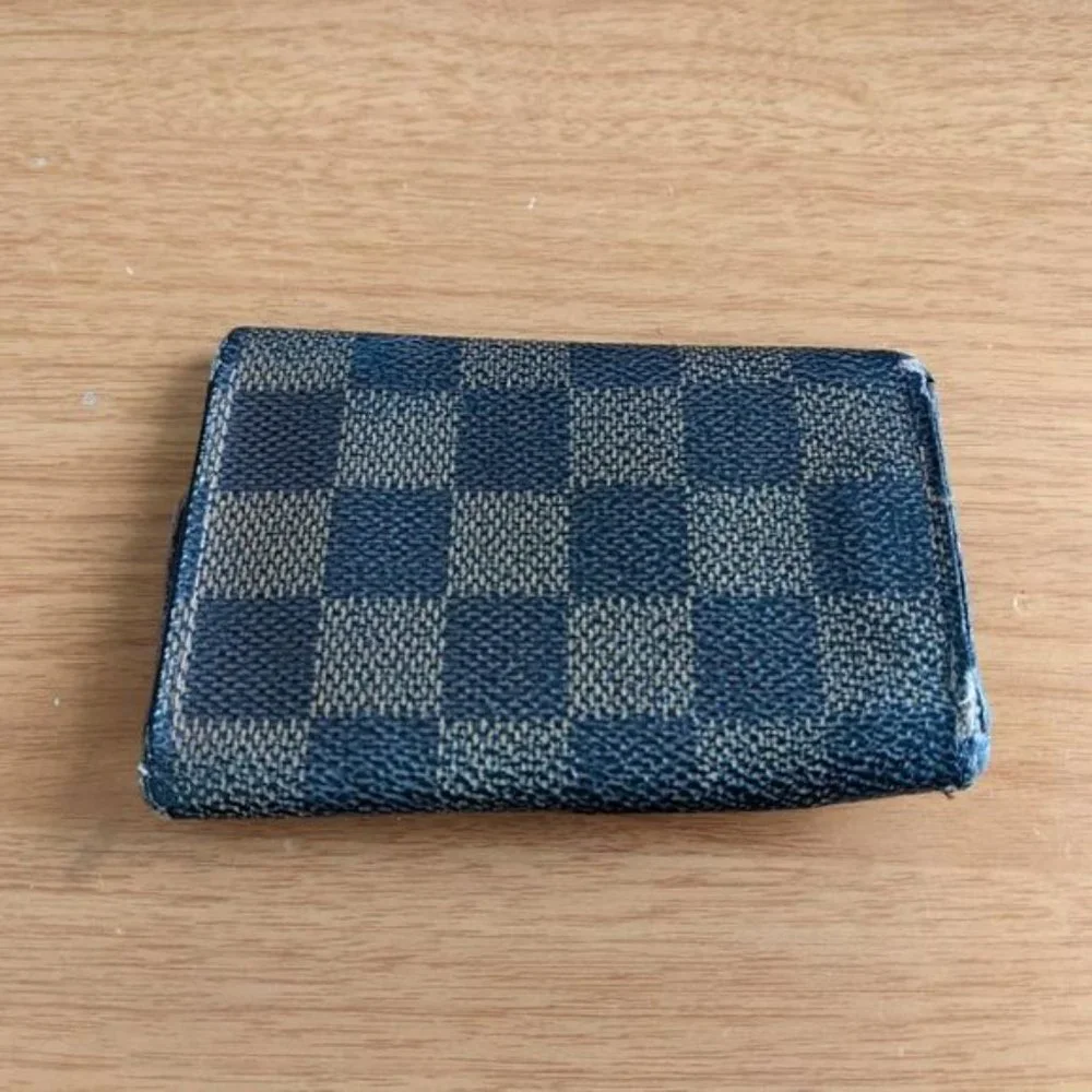 Louis Vuitton please check